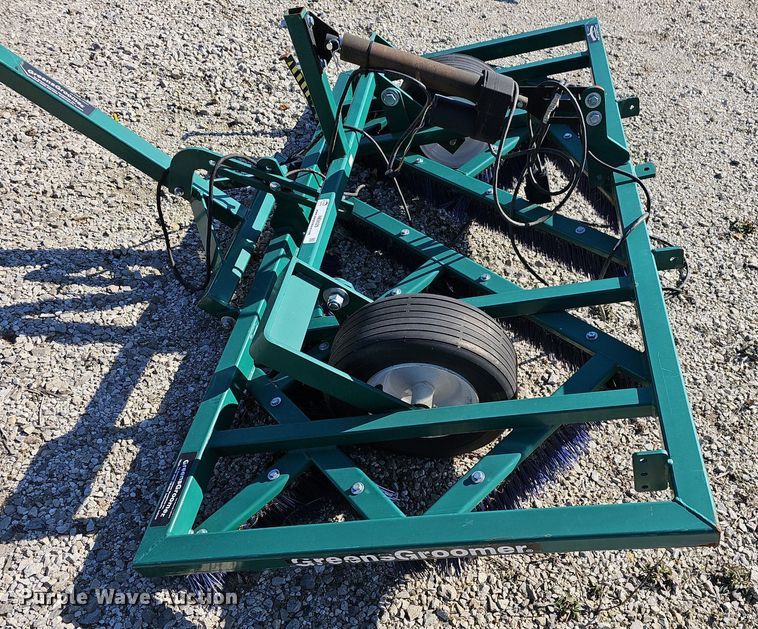 image for item NE9529 (2) artificial turf groomers