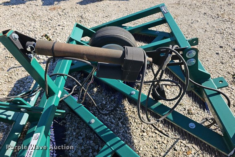 image for item NE9529 (2) artificial turf groomers