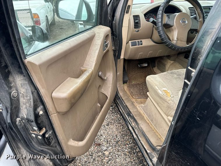 image for item NI9774 2005 Nissan Frontier  King Cab pickup truck