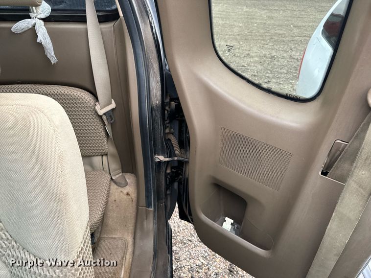 image for item NI9774 2005 Nissan Frontier  King Cab pickup truck