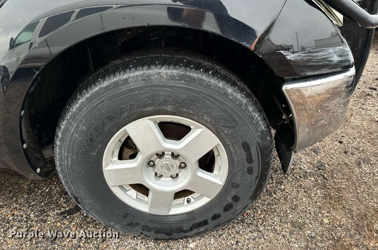 image for item NI9774 2005 Nissan Frontier  King Cab pickup truck