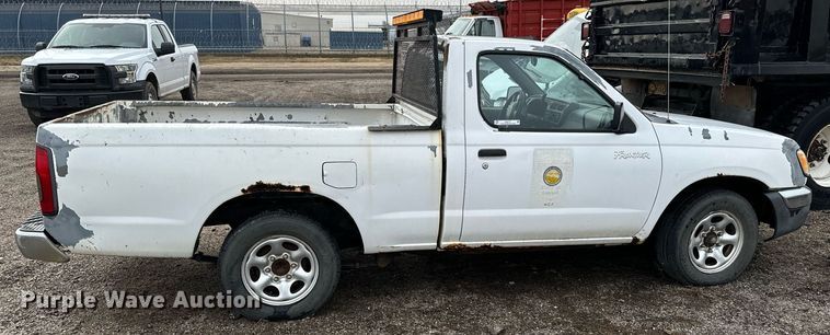 image for item NI9777 2000 Nissan Frontier  pickup truck