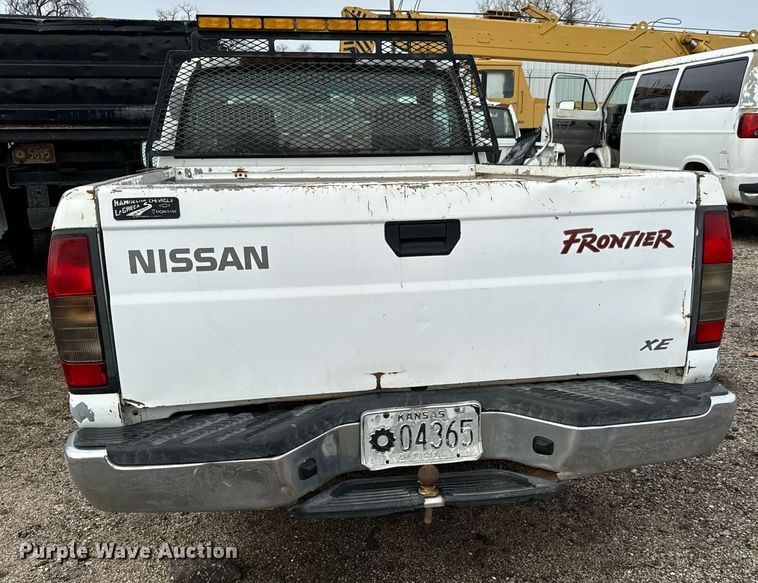 image for item NI9777 2000 Nissan Frontier  pickup truck