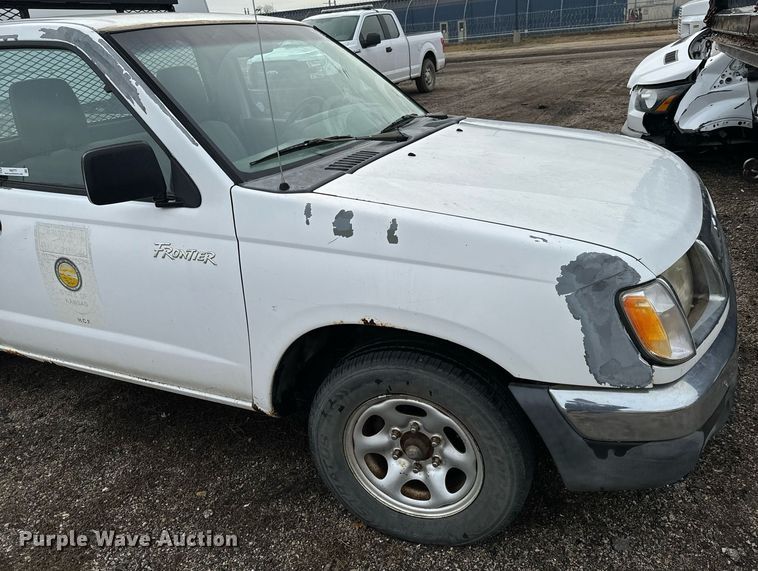 image for item NI9777 2000 Nissan Frontier  pickup truck