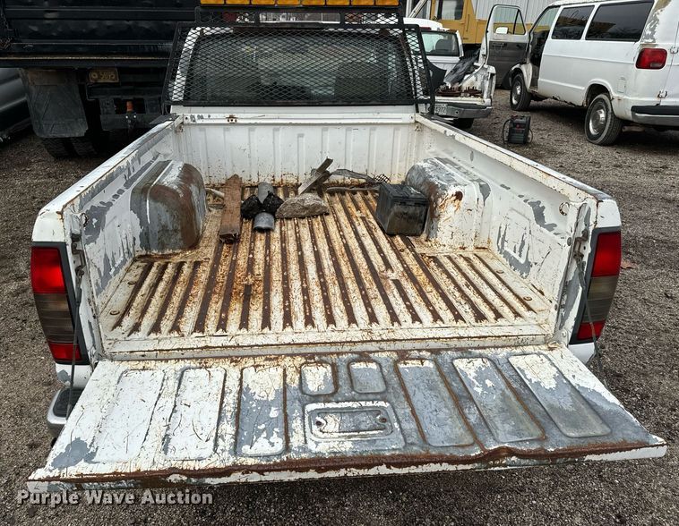 image for item NI9777 2000 Nissan Frontier  pickup truck