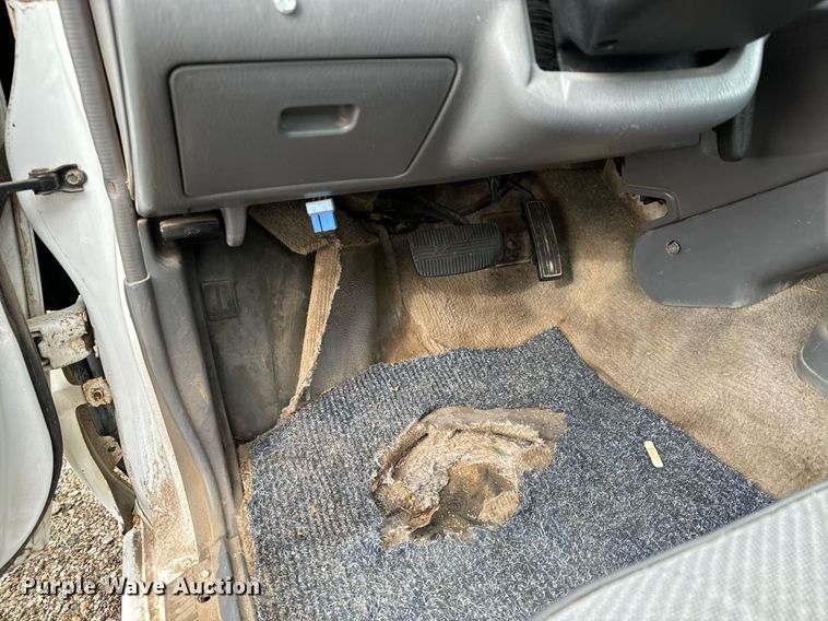 image for item NI9777 2000 Nissan Frontier  pickup truck