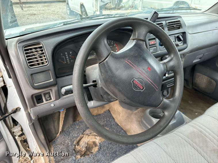 image for item NI9777 2000 Nissan Frontier  pickup truck