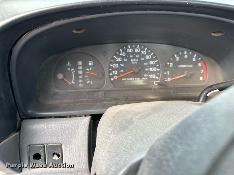 image for item NI9777 2000 Nissan Frontier  pickup truck