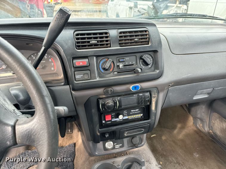 image for item NI9777 2000 Nissan Frontier  pickup truck