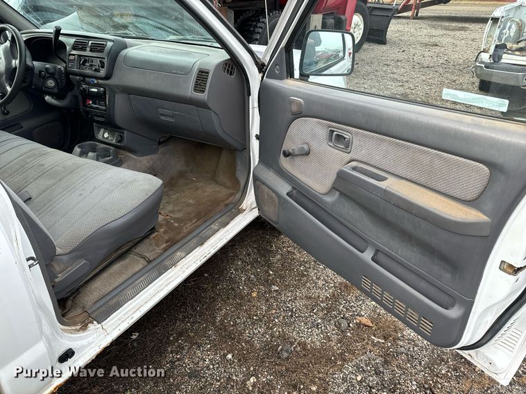 image for item NI9777 2000 Nissan Frontier  pickup truck