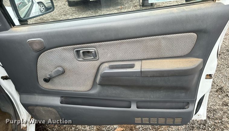 image for item NI9777 2000 Nissan Frontier  pickup truck