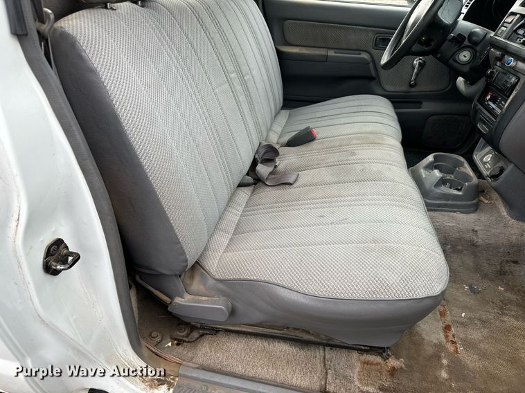 image for item NI9777 2000 Nissan Frontier  pickup truck