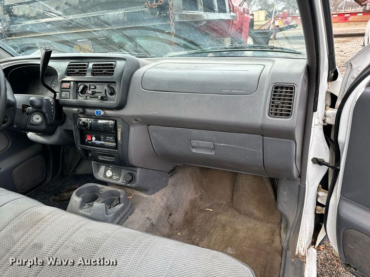 image for item NI9777 2000 Nissan Frontier  pickup truck