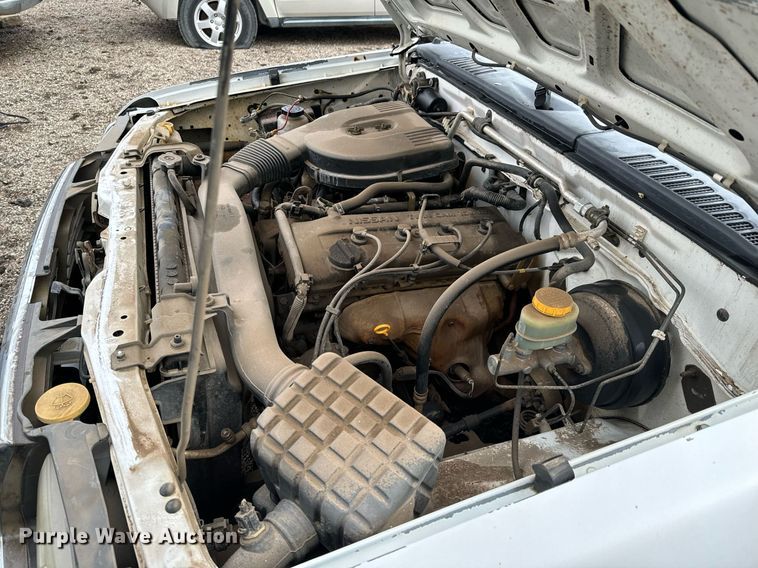 image for item NI9777 2000 Nissan Frontier  pickup truck