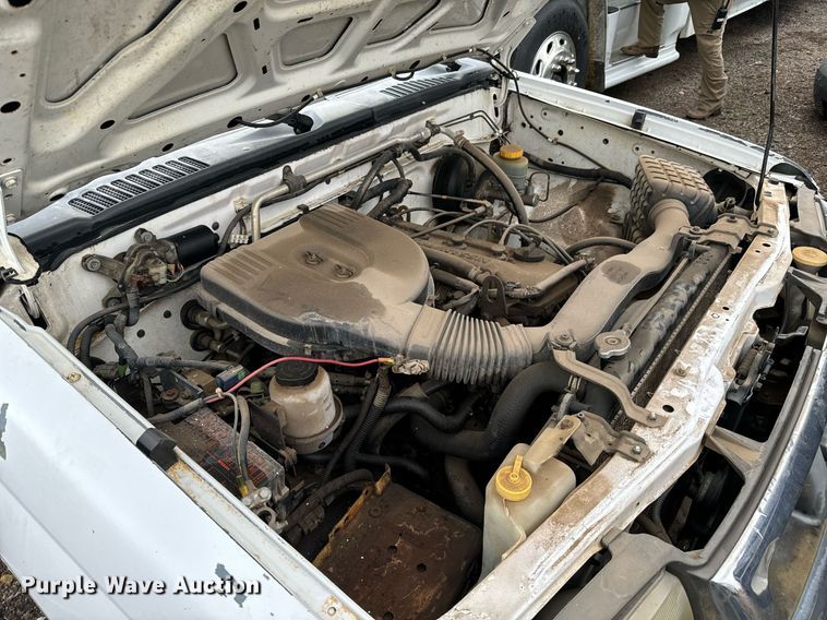 image for item NI9777 2000 Nissan Frontier  pickup truck