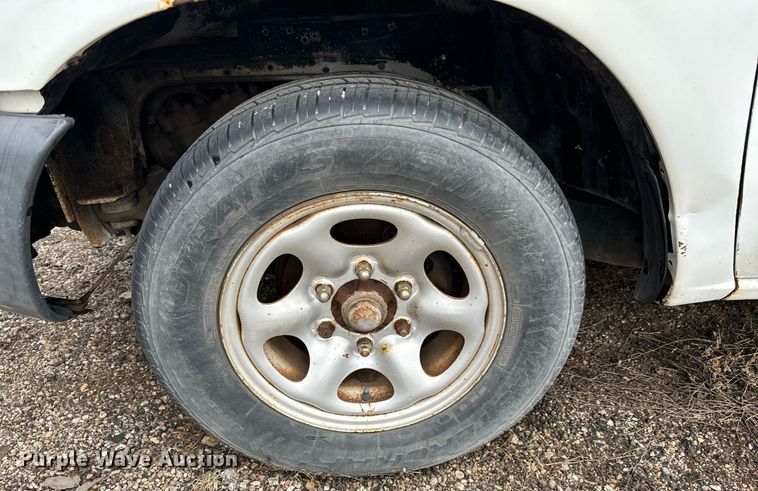 image for item NI9777 2000 Nissan Frontier  pickup truck