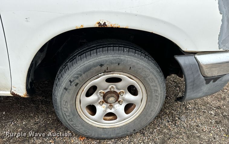 image for item NI9777 2000 Nissan Frontier  pickup truck