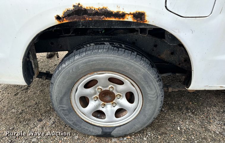 image for item NI9777 2000 Nissan Frontier  pickup truck