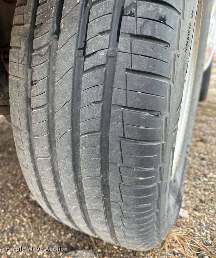 image for item NI9777 2000 Nissan Frontier  pickup truck