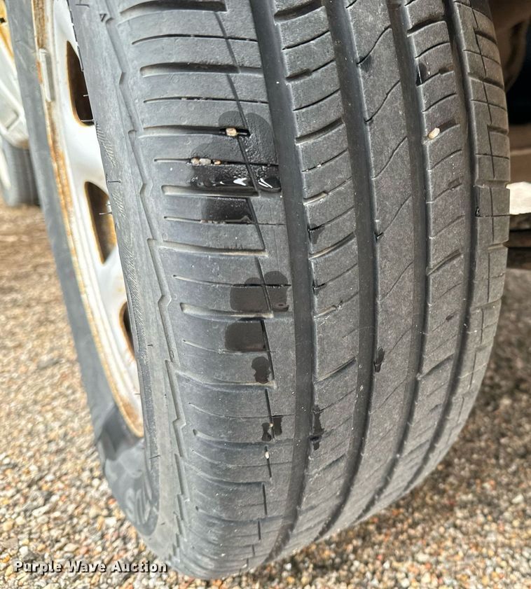 image for item NI9777 2000 Nissan Frontier  pickup truck