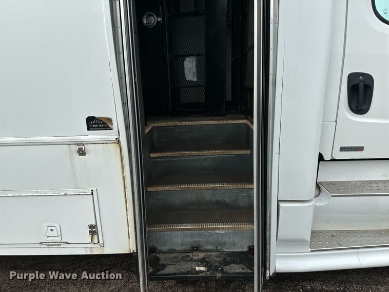 image for item NI9778 2008 Freightliner Business Class M2 inmate transport bus