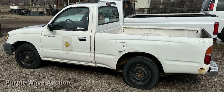 image for item NI9780 1999 Toyota Tacoma  pickup truck