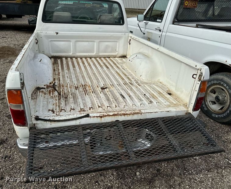 image for item NI9780 1999 Toyota Tacoma  pickup truck
