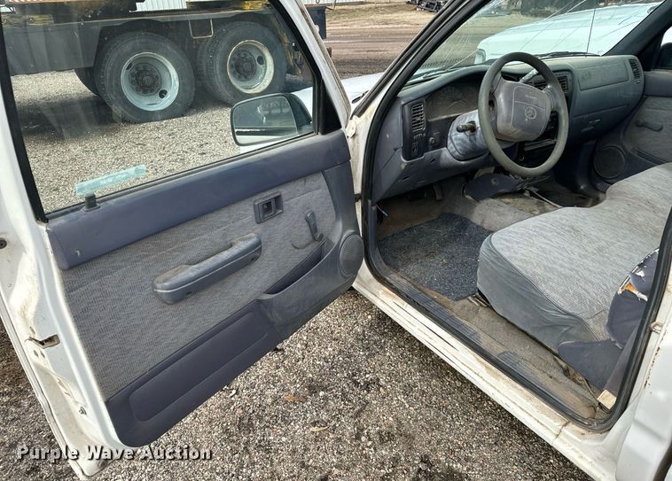 image for item NI9780 1999 Toyota Tacoma  pickup truck