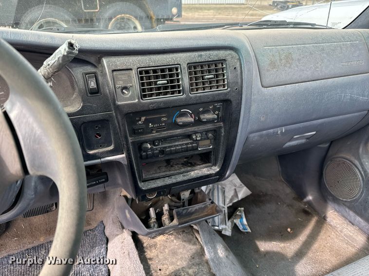 image for item NI9780 1999 Toyota Tacoma  pickup truck