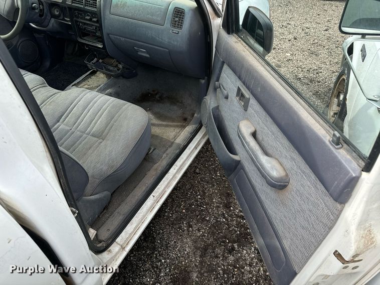 image for item NI9780 1999 Toyota Tacoma  pickup truck