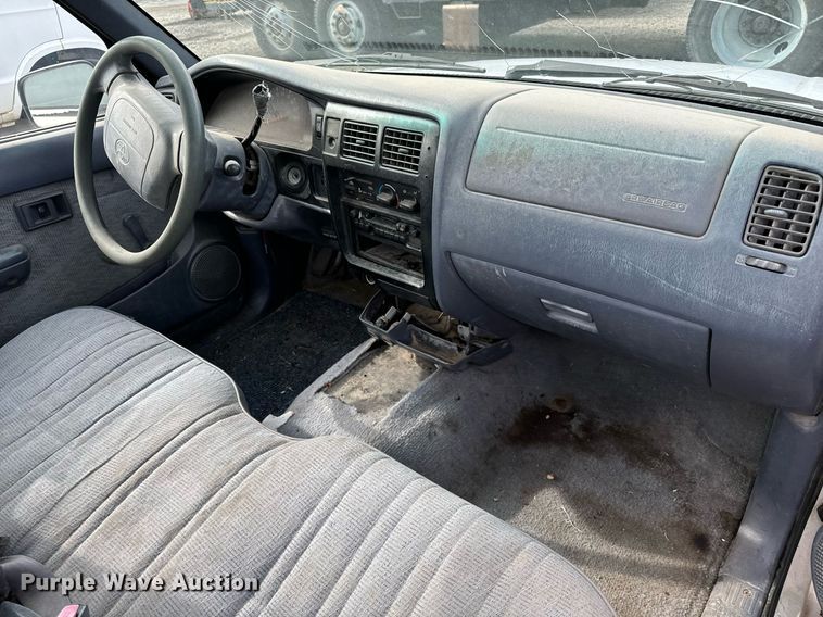 image for item NI9780 1999 Toyota Tacoma  pickup truck