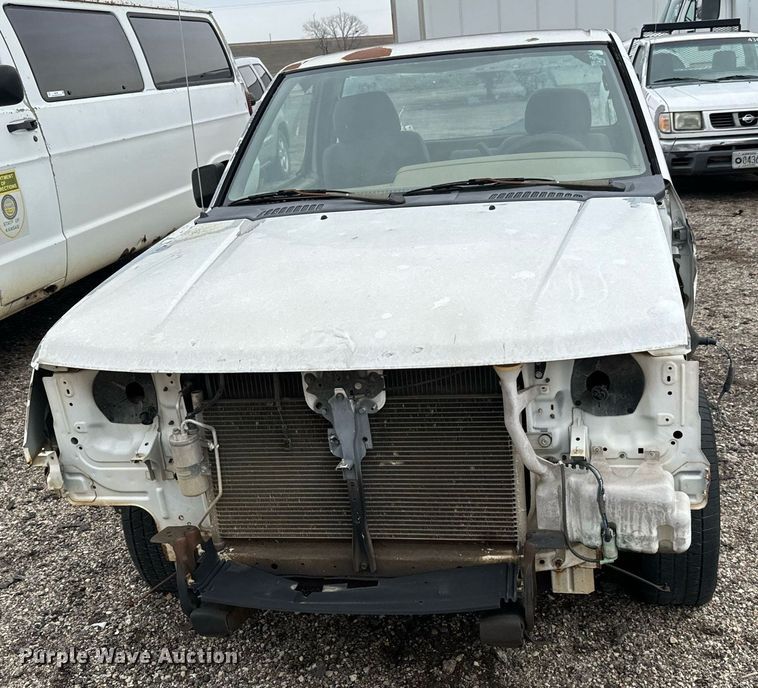 image for item NI9782 2000 Nissan Frontier  pickup truck