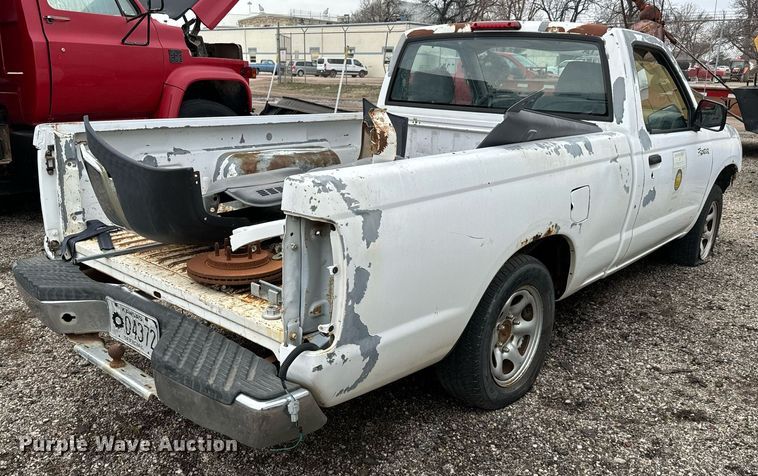 image for item NI9782 2000 Nissan Frontier  pickup truck