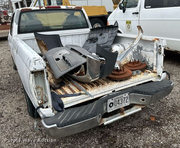 image for item NI9782 2000 Nissan Frontier  pickup truck