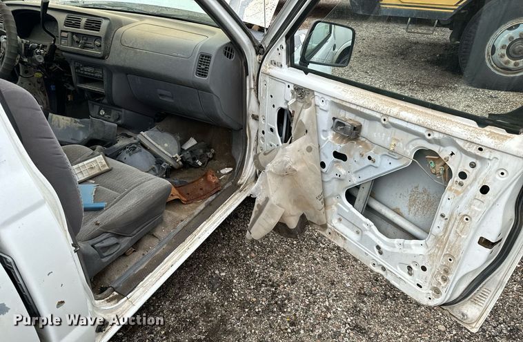 image for item NI9782 2000 Nissan Frontier  pickup truck