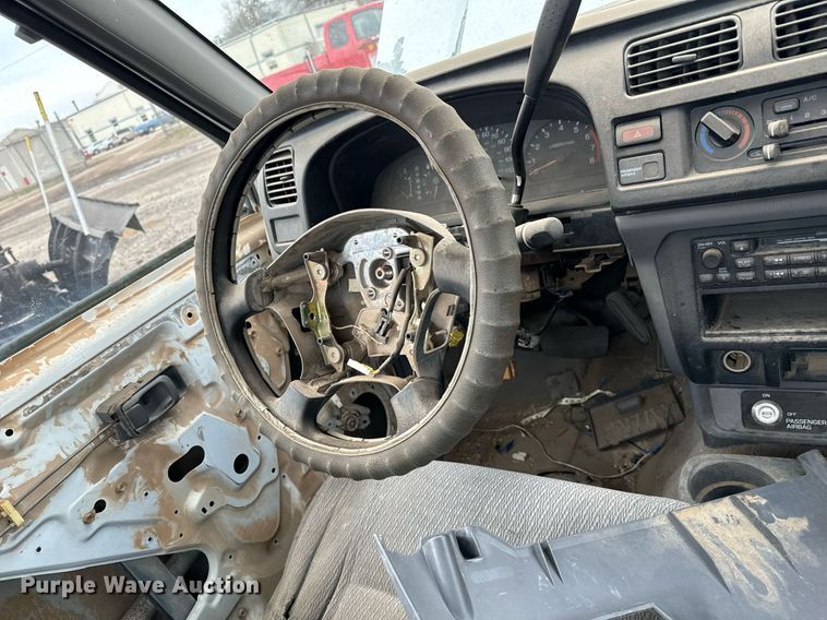 image for item NI9782 2000 Nissan Frontier  pickup truck