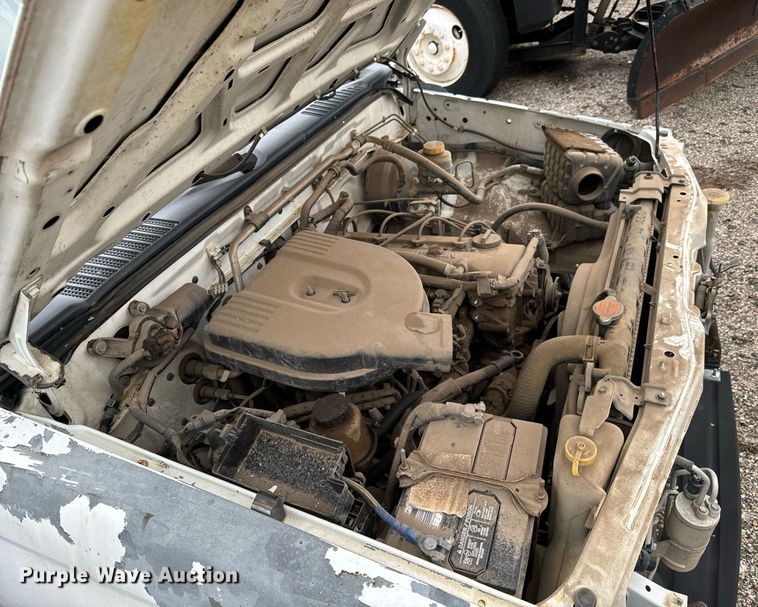 image for item NI9782 2000 Nissan Frontier  pickup truck