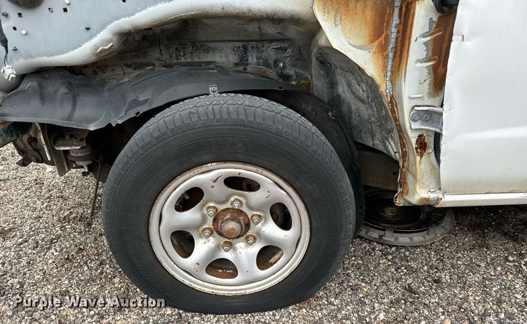 image for item NI9782 2000 Nissan Frontier  pickup truck