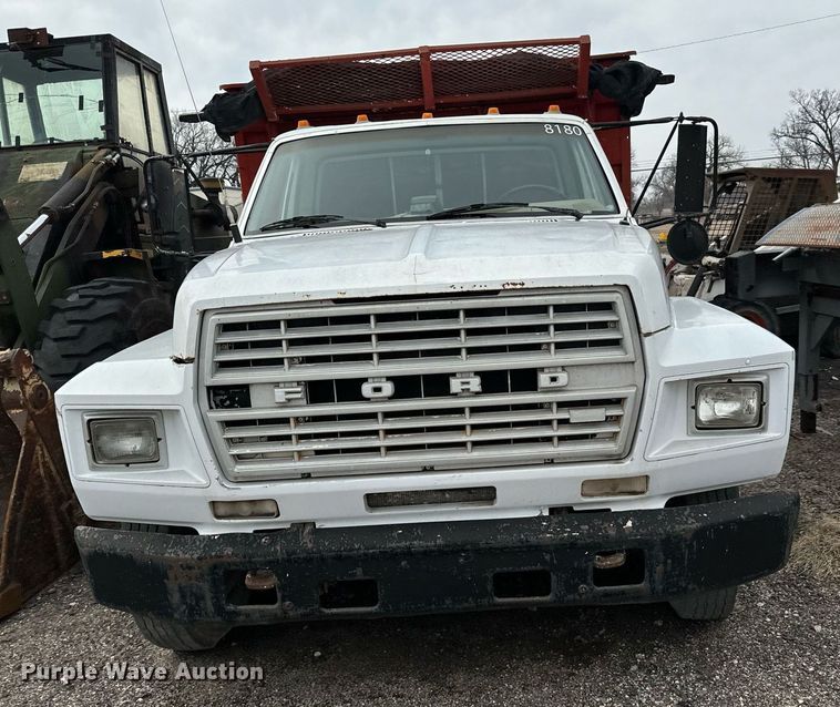 image for item NI9785 1983 Ford F600 grain truck