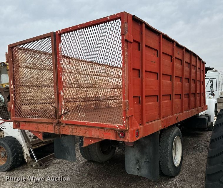 image for item NI9785 1983 Ford F600 grain truck