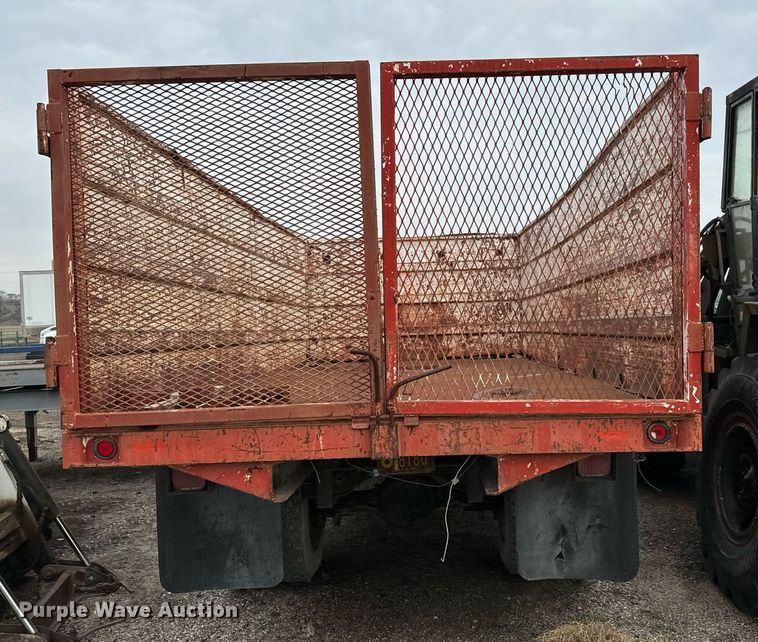 image for item NI9785 1983 Ford F600 grain truck