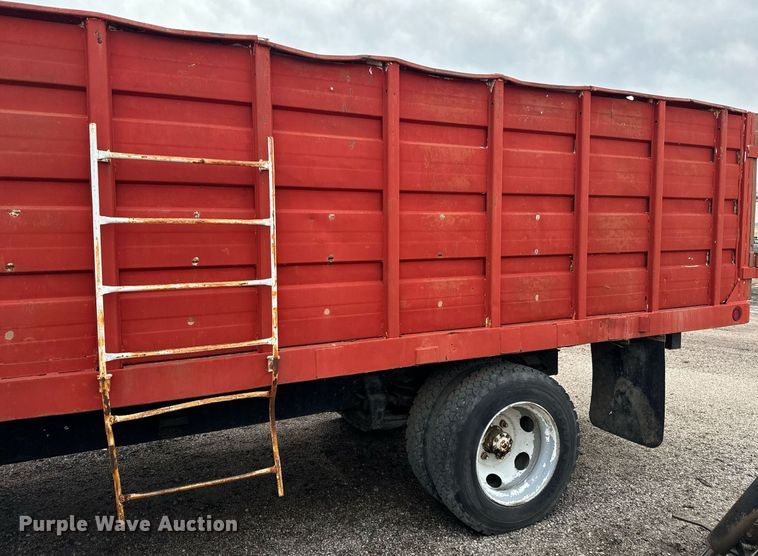 image for item NI9785 1983 Ford F600 grain truck