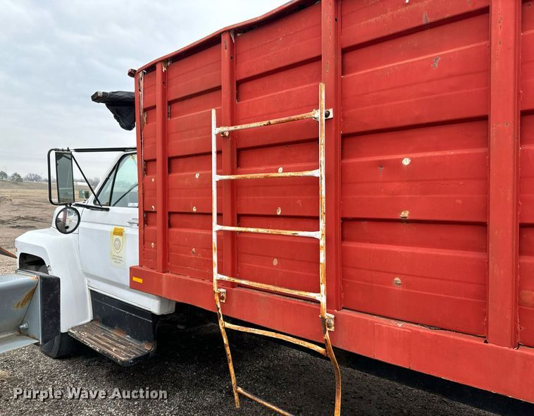 image for item NI9785 1983 Ford F600 grain truck