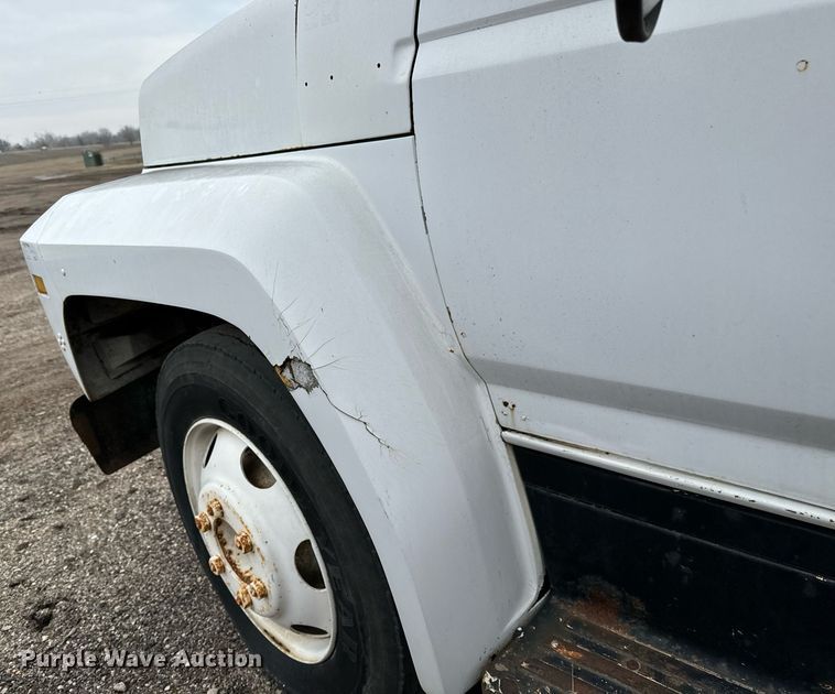 image for item NI9785 1983 Ford F600 grain truck