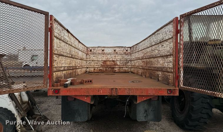 image for item NI9785 1983 Ford F600 grain truck