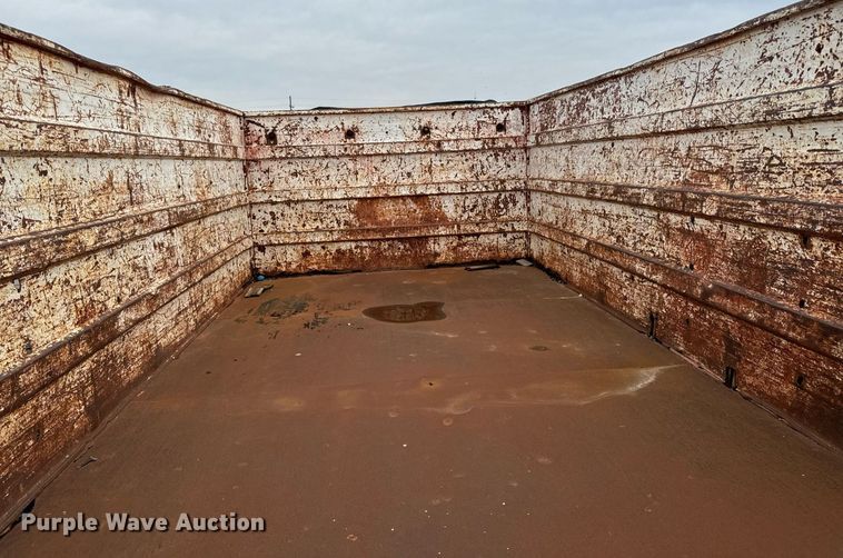 image for item NI9785 1983 Ford F600 grain truck