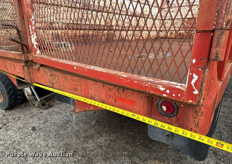 image for item NI9785 1983 Ford F600 grain truck