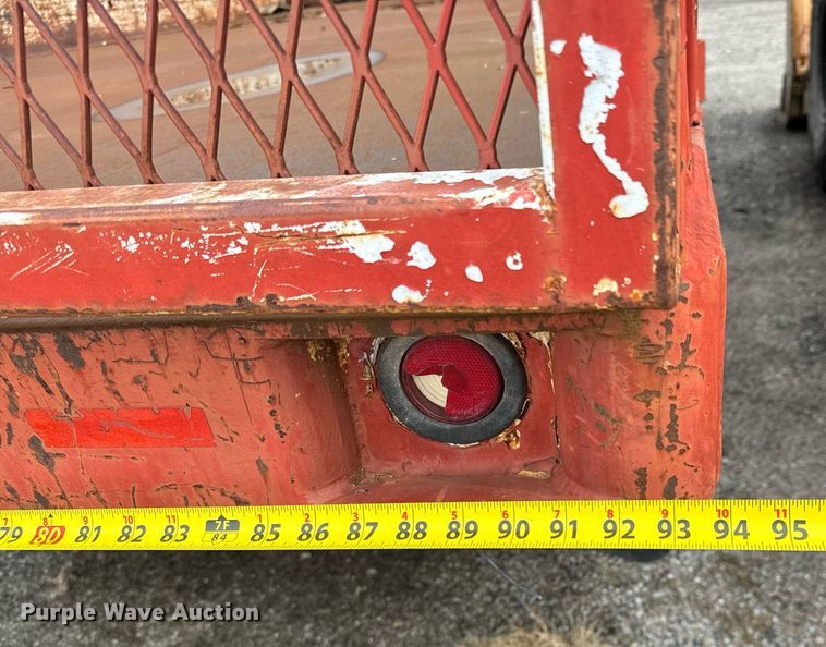 image for item NI9785 1983 Ford F600 grain truck