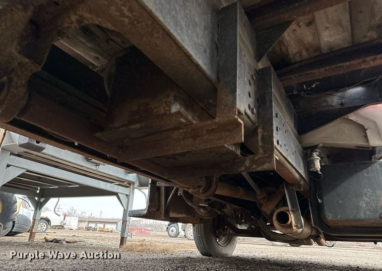 image for item NI9785 1983 Ford F600 grain truck