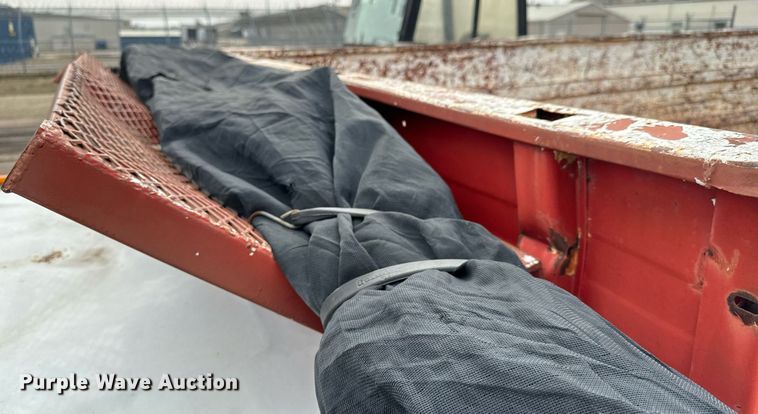 image for item NI9785 1983 Ford F600 grain truck